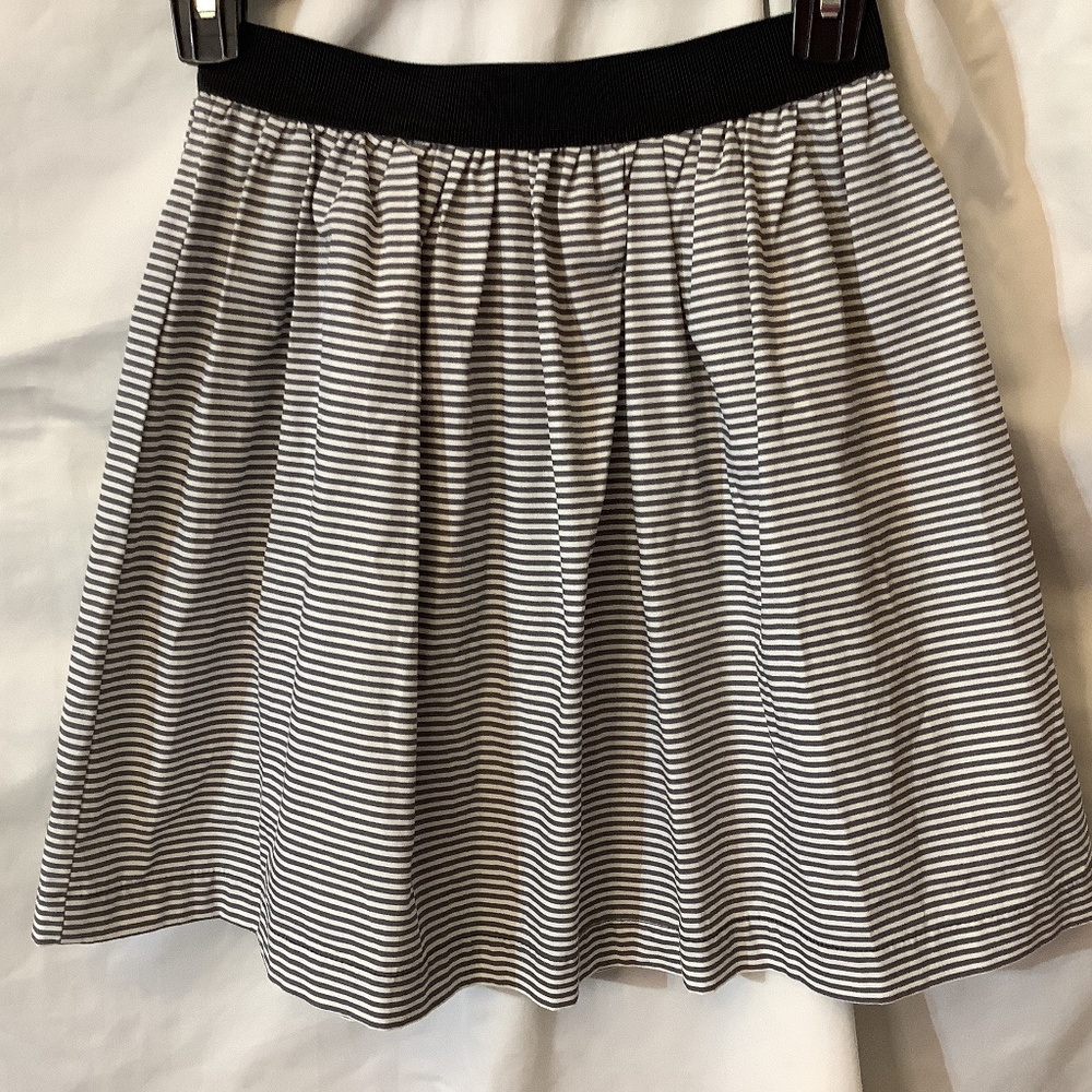 EUC Girls Miki.B‎ gray striped skirt